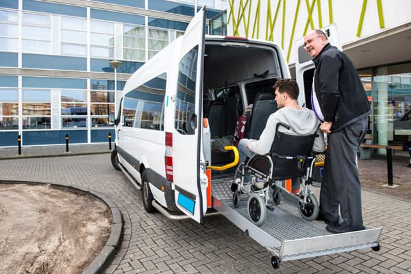 Vehículo adaptado para personas con movilidad reducida